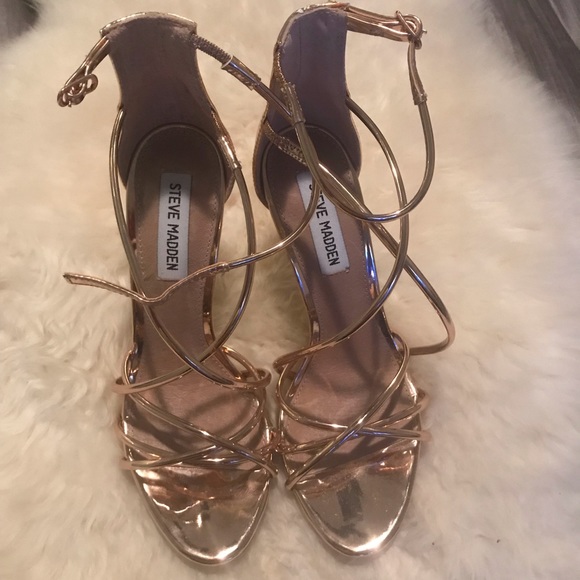 NWOT Steve Madden Rose Gold Strappy Sandals - Picture 1 of 4